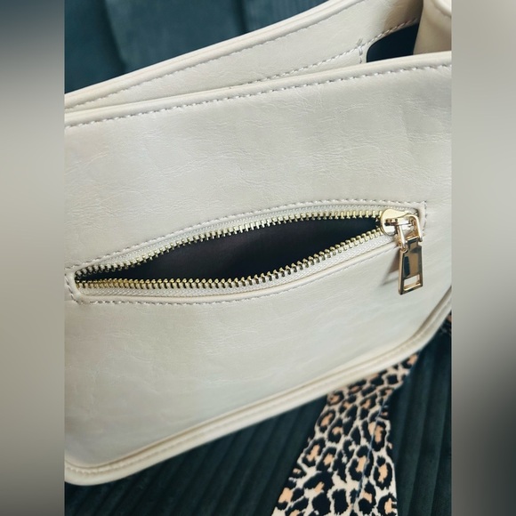 Crossbody Shoulder Bag with Adjustable Leopard Guitar Strap, Vegan Leather Beige - Picture 9 of 10